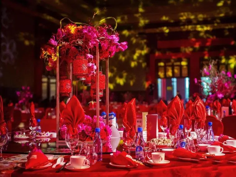 婚礼当天流程全解析:几点到几点做什么,照着走不慌张