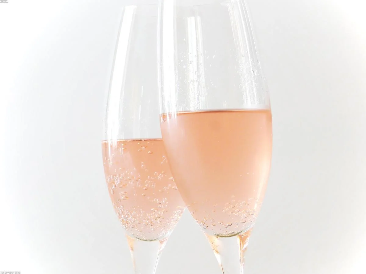 婚宴酒水怎么选?白酒红酒啤酒搭配全攻略